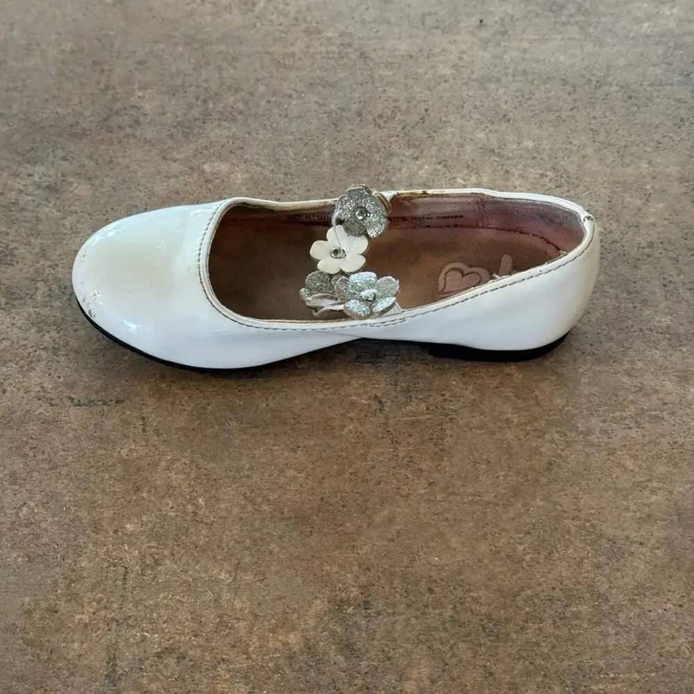 Adorable Fun White Patent Leather Mary Jane Flat Floral Shoes, Toddler Size 8